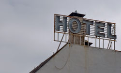 CARTEL-LUMINOSO-DE-HOTEL