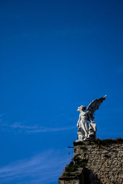 EL-ANGEL-SOBRE-LA-RUINA-DE-LA-IGLESIA-CO