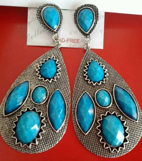ARETES LARGOS CON PIEDRAS AZULES