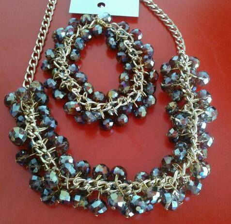 COLLAR Y PULSERA CON PIEDRAS COLOR TORNASOL