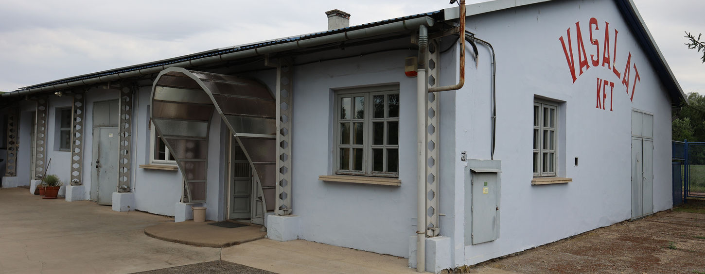 Eladó ipari telephely csarnokkal, irodával Gyulán!