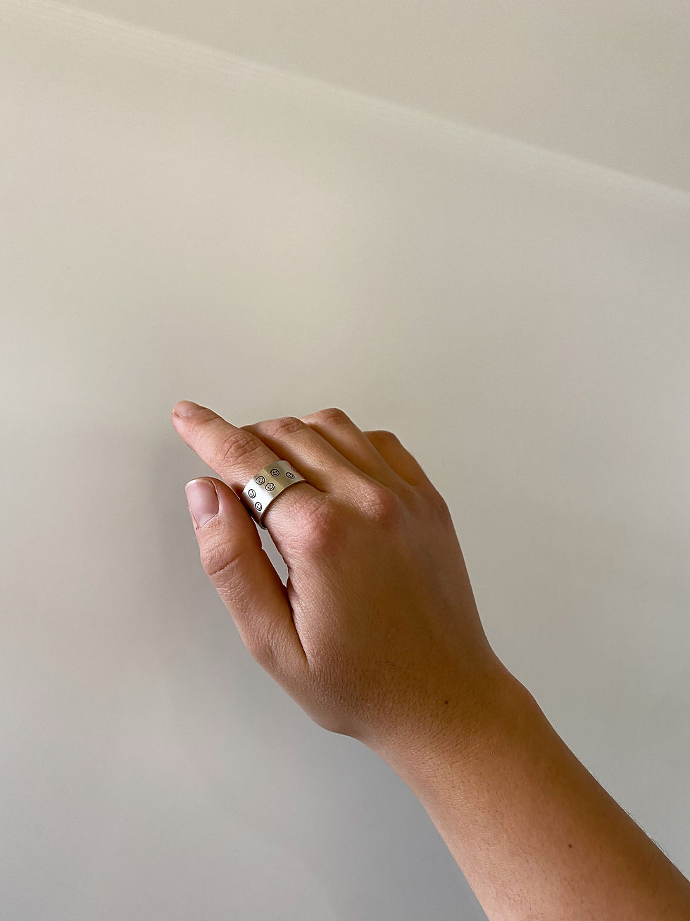 Thumbnail: The smiley ring