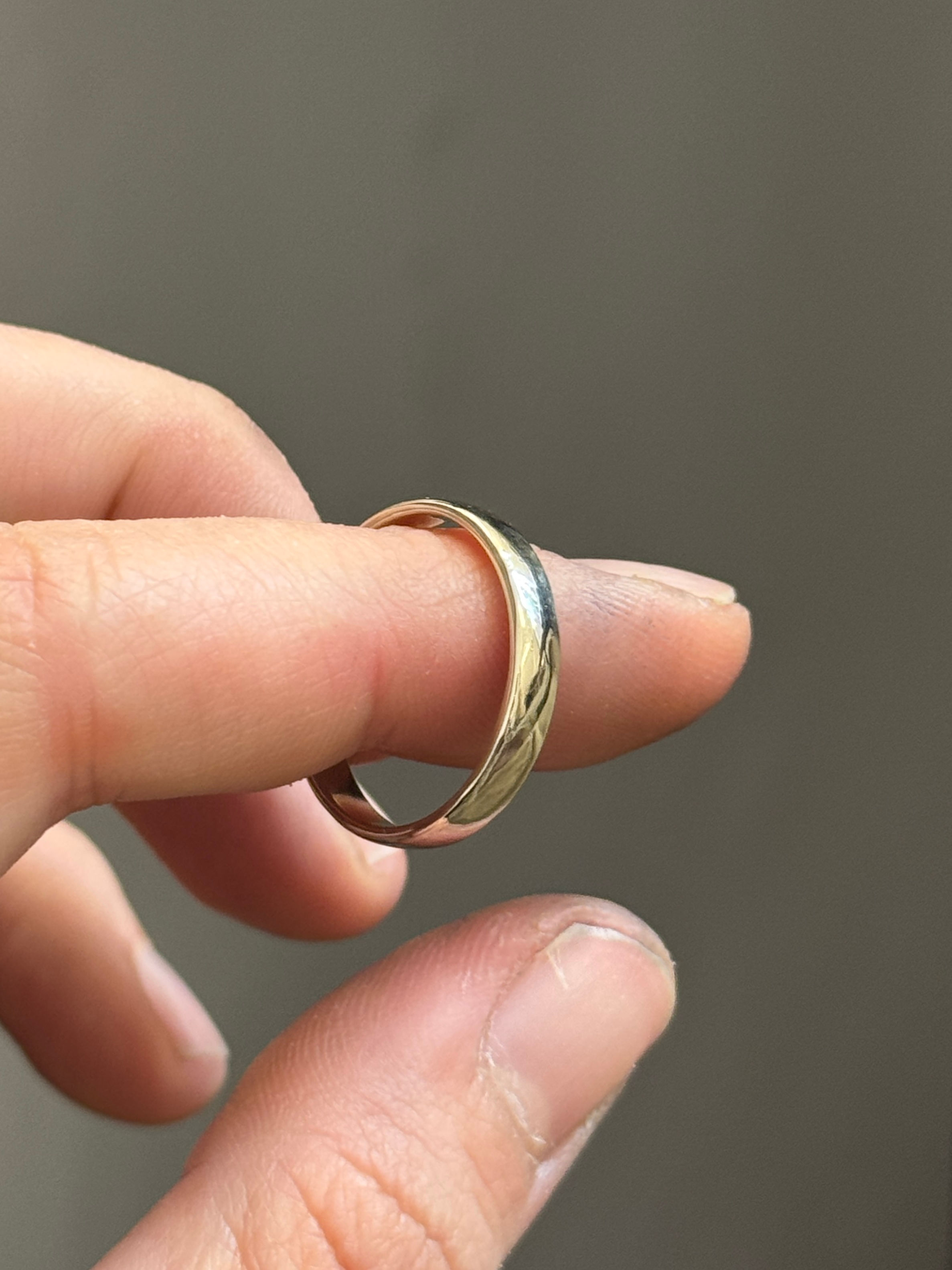 Soft round profile wedding ring