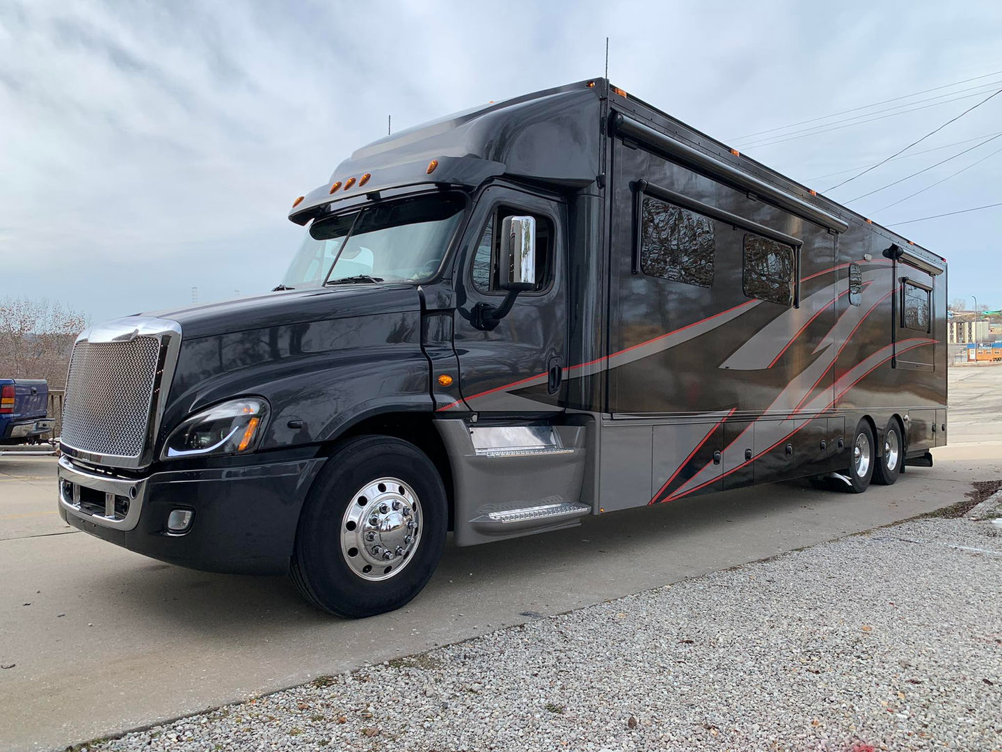 Renegade Motorhome full Wrap front driver corner