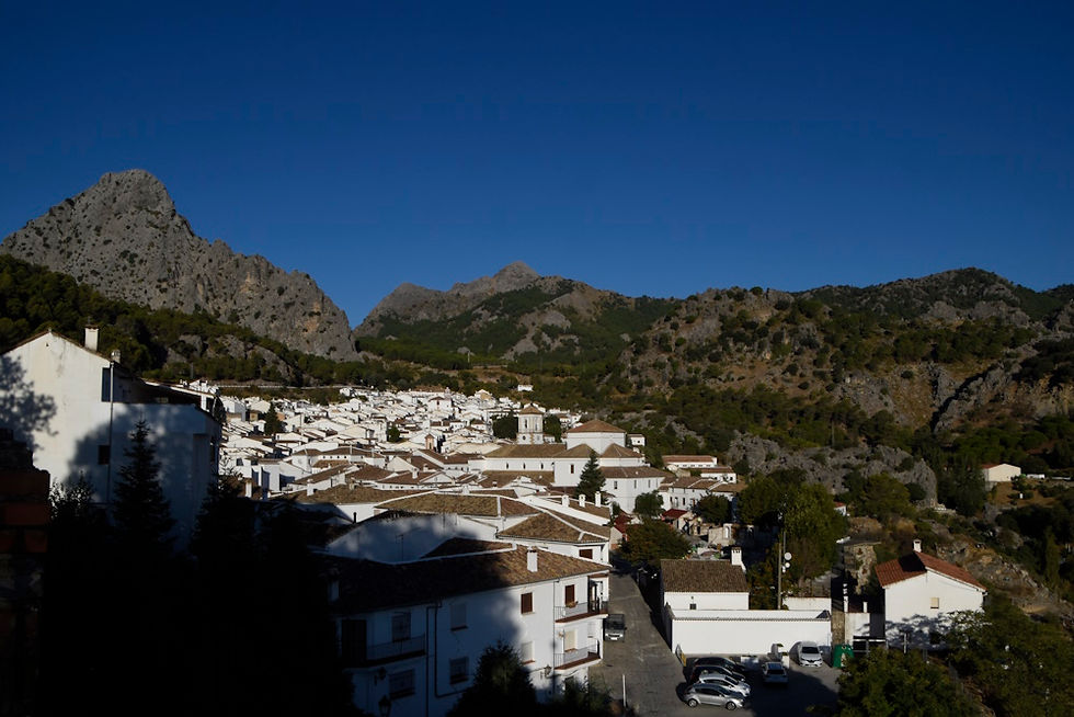 village blanc montagne andalousie