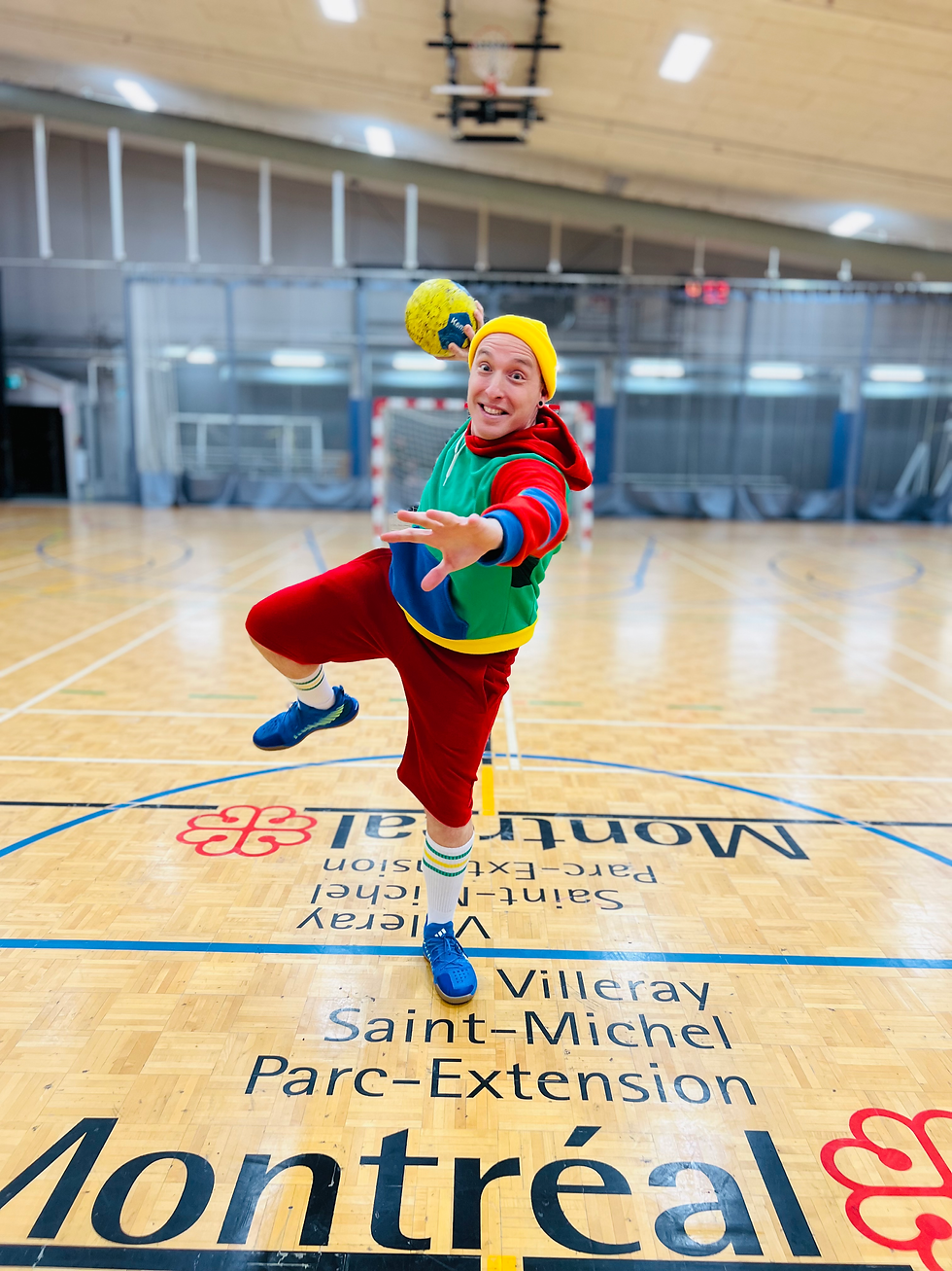 Djouby apprends le Handball au Gymnase de Villeray Saint-Michel Parc-Extension
