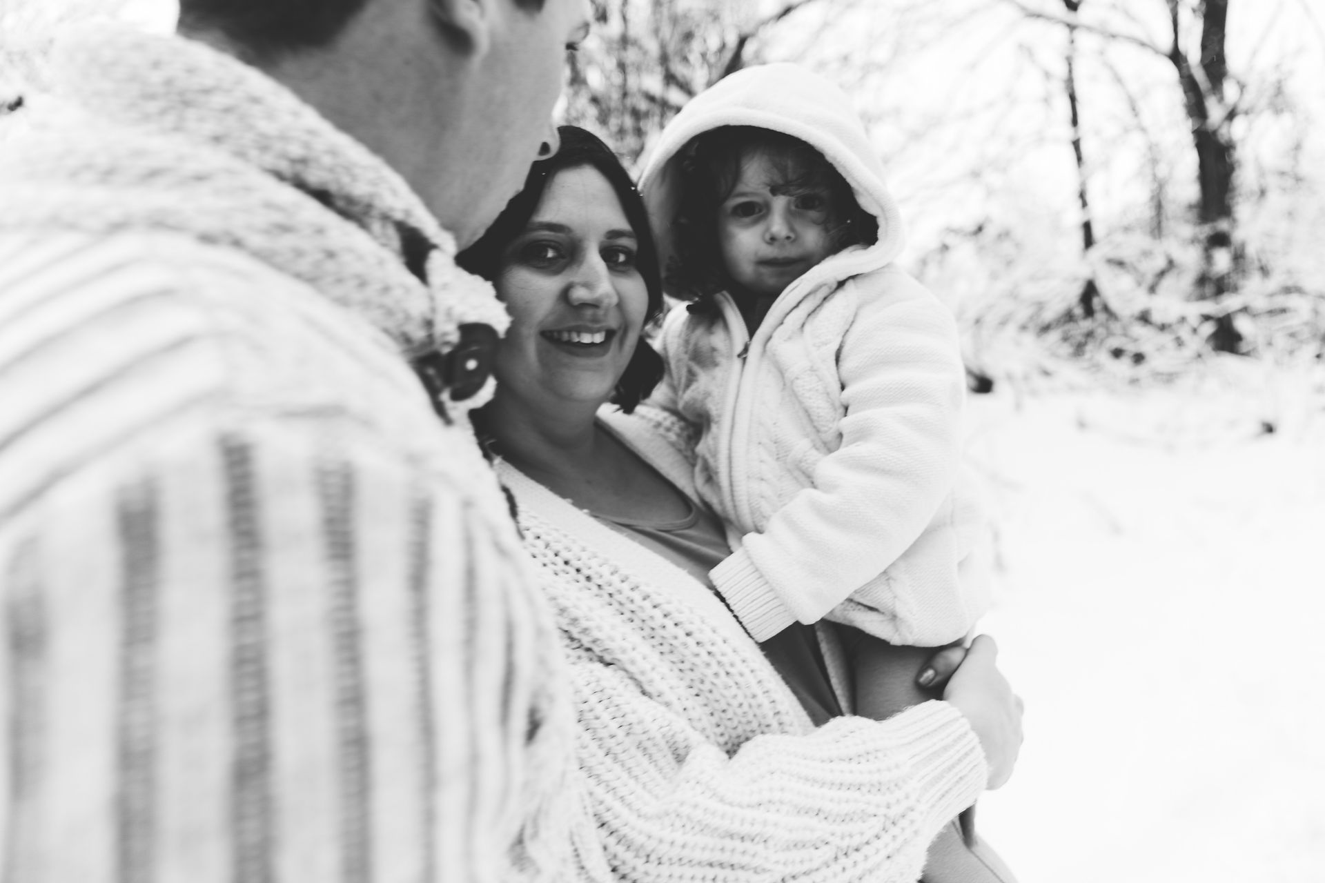 Schwanger im Schnee –  Babybauchshooting in Augsburg