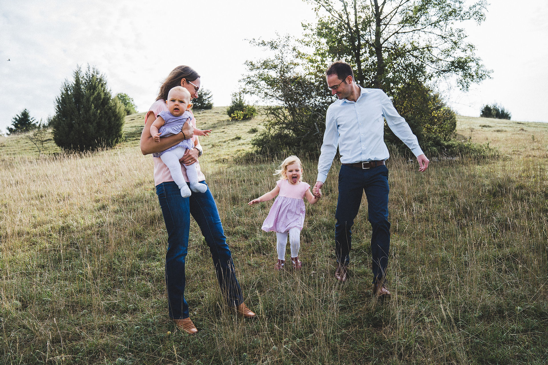 Wettrennen mit dem Papa beim Familienshooting 
