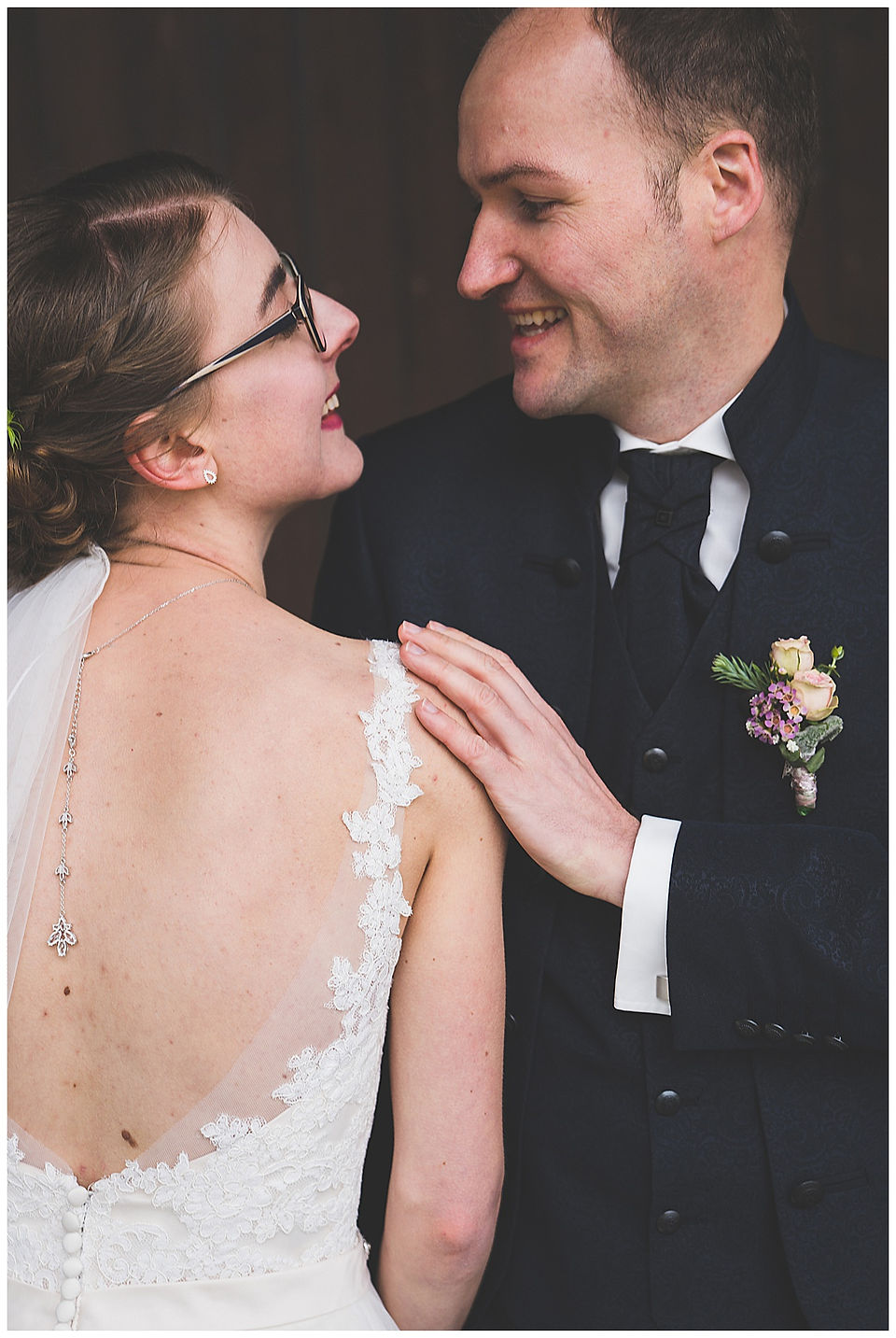Hochzeitsfotograf Augsburg – Emotionale Momente bei Regen und Liebe in Langenau