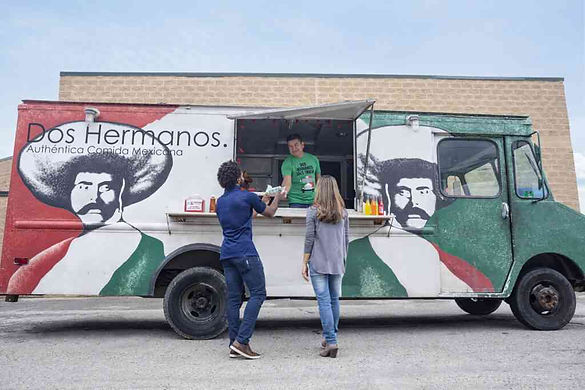 DosHermanos_Truck_Customers_1706-Edit_v2-1024x683.jpg
