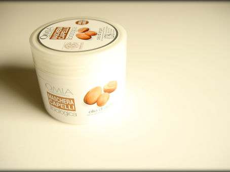 Anche i capelli vanno coccolati. Il trucco? Una sana maschera all'Argan.