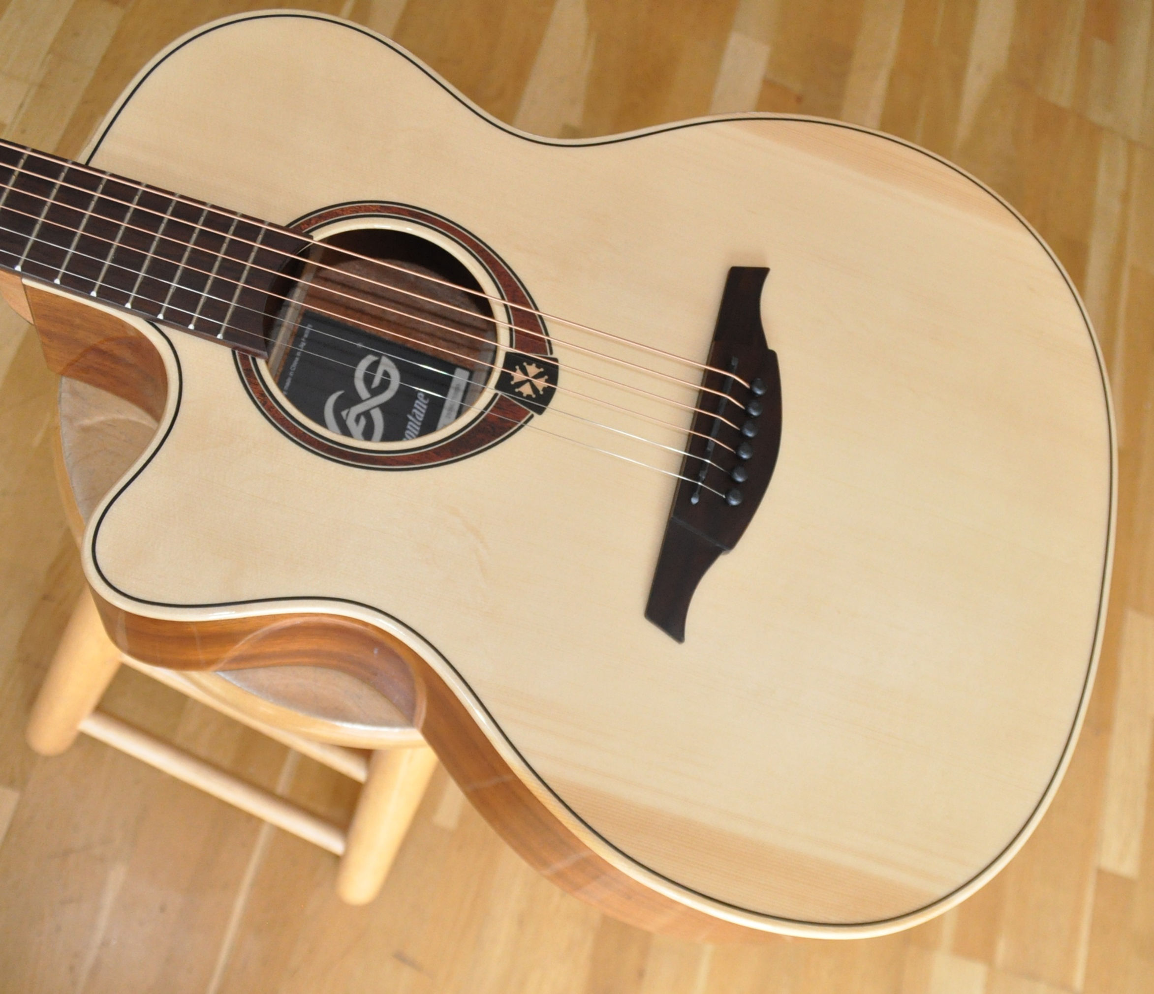 LAG Tramontane TL88ACE Auditorium Cutaway Electro Gaucher (2506LT10855)