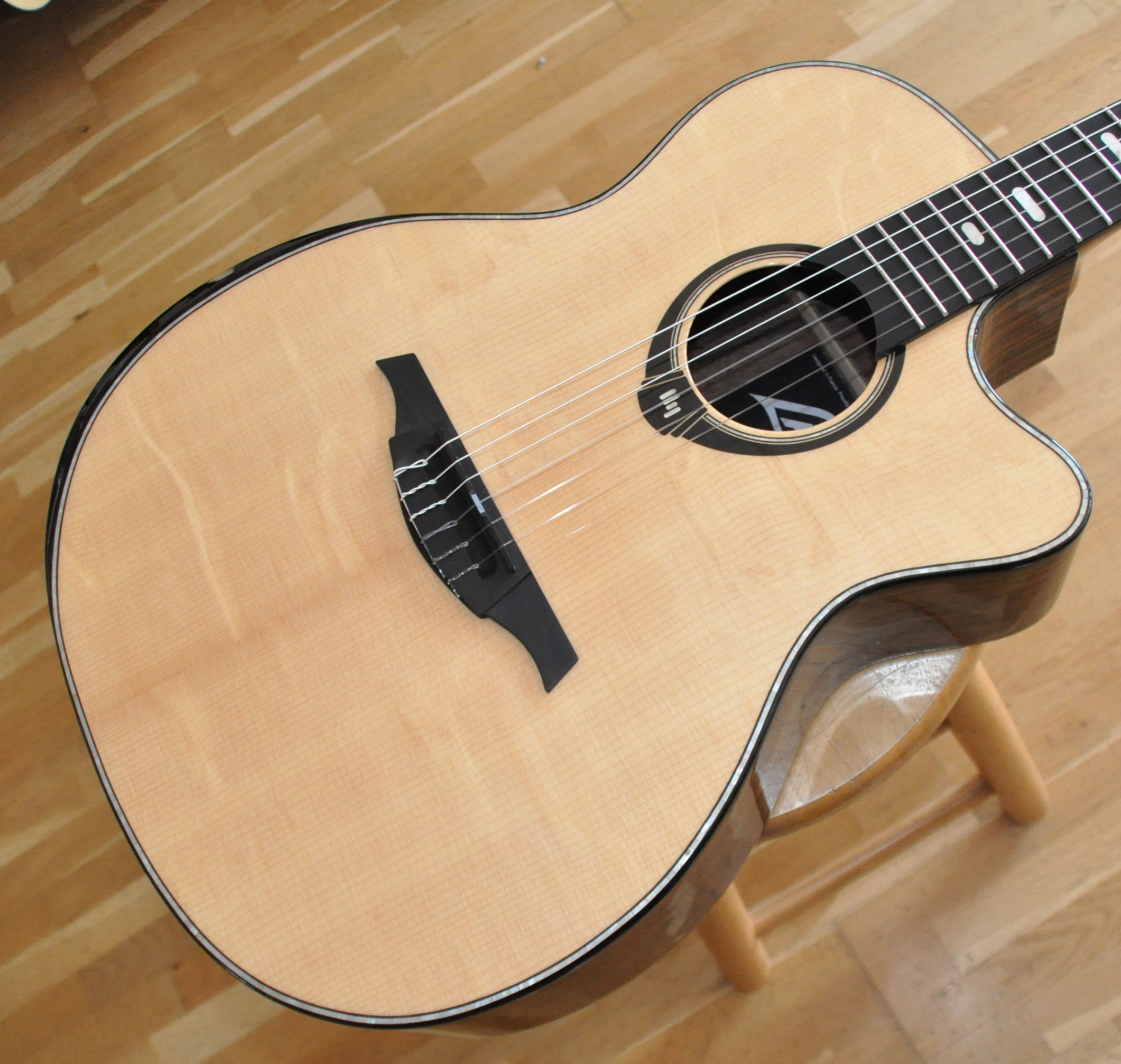 LAG HV50-N-ACE Hyvibe Nylon / Smart Guitar 2ème Génération 2025 (2412LT23223)