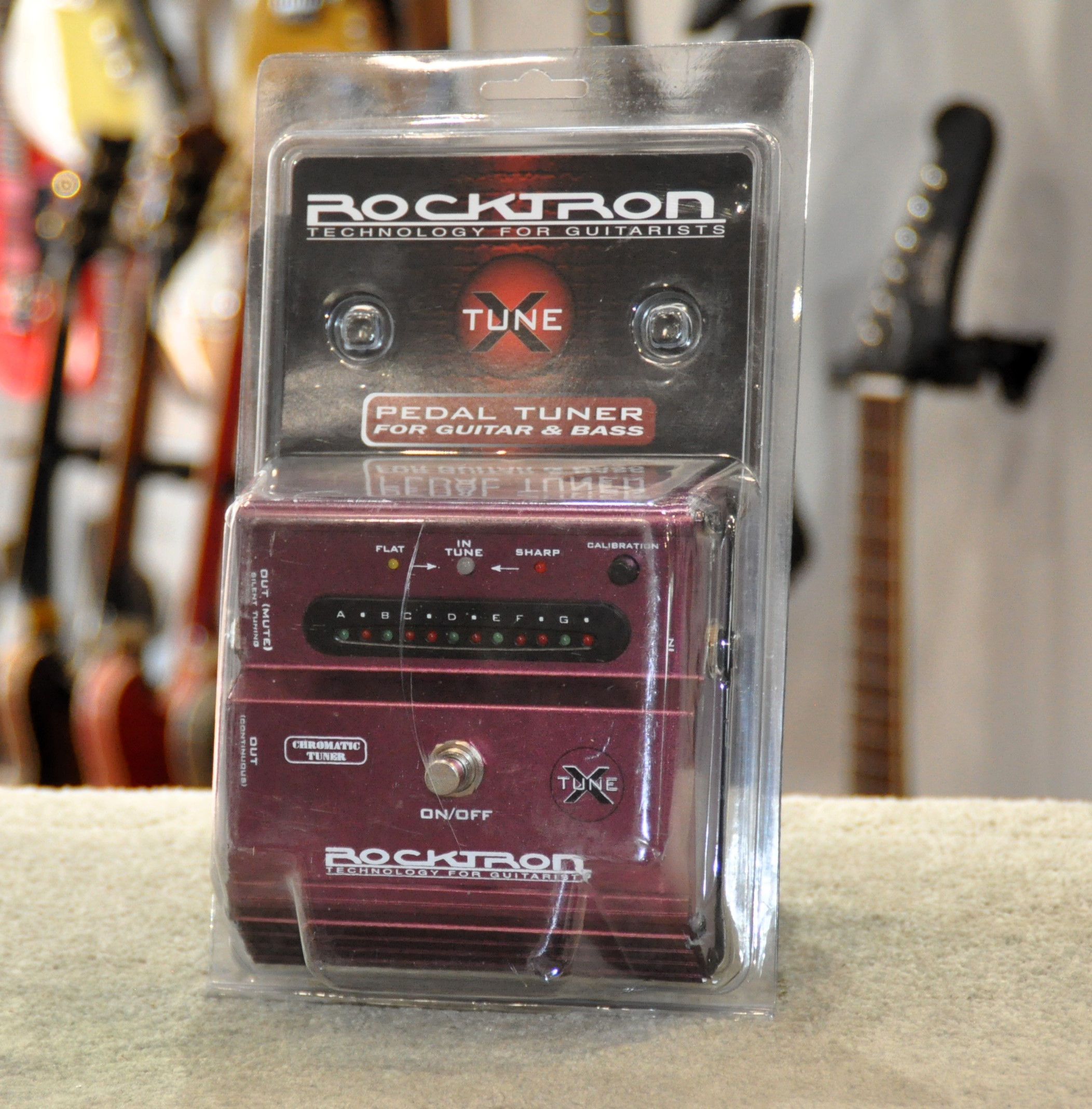 ROCKTRON X-Tune / Accordeur Guitare & Basse format Pédale / Stompbox Series