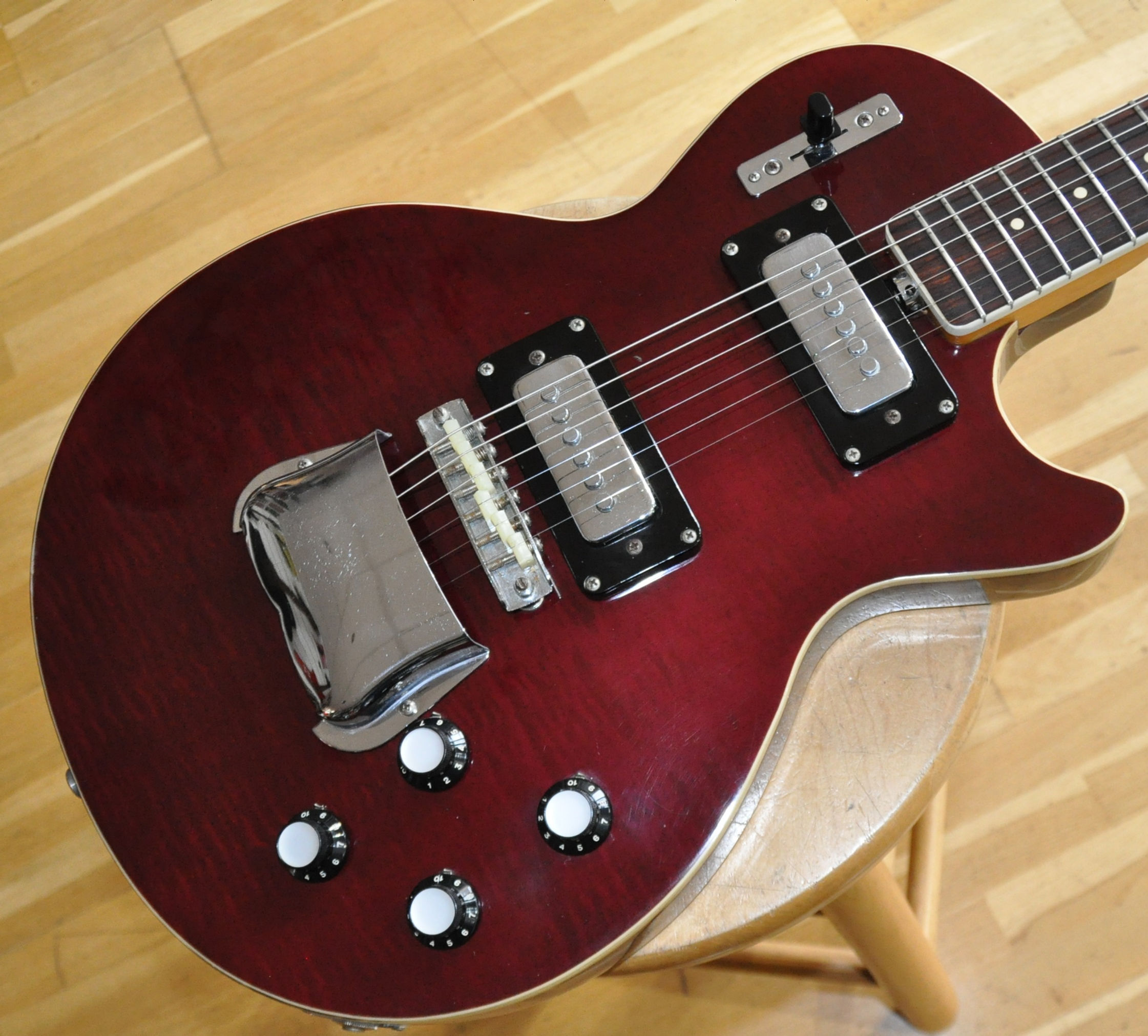 EKO Kiwi Cherry / Les Paul Type / Made In Italy