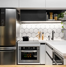 Foto de Cozinha do LOFT 505 com revestimento aplicado ao fundo