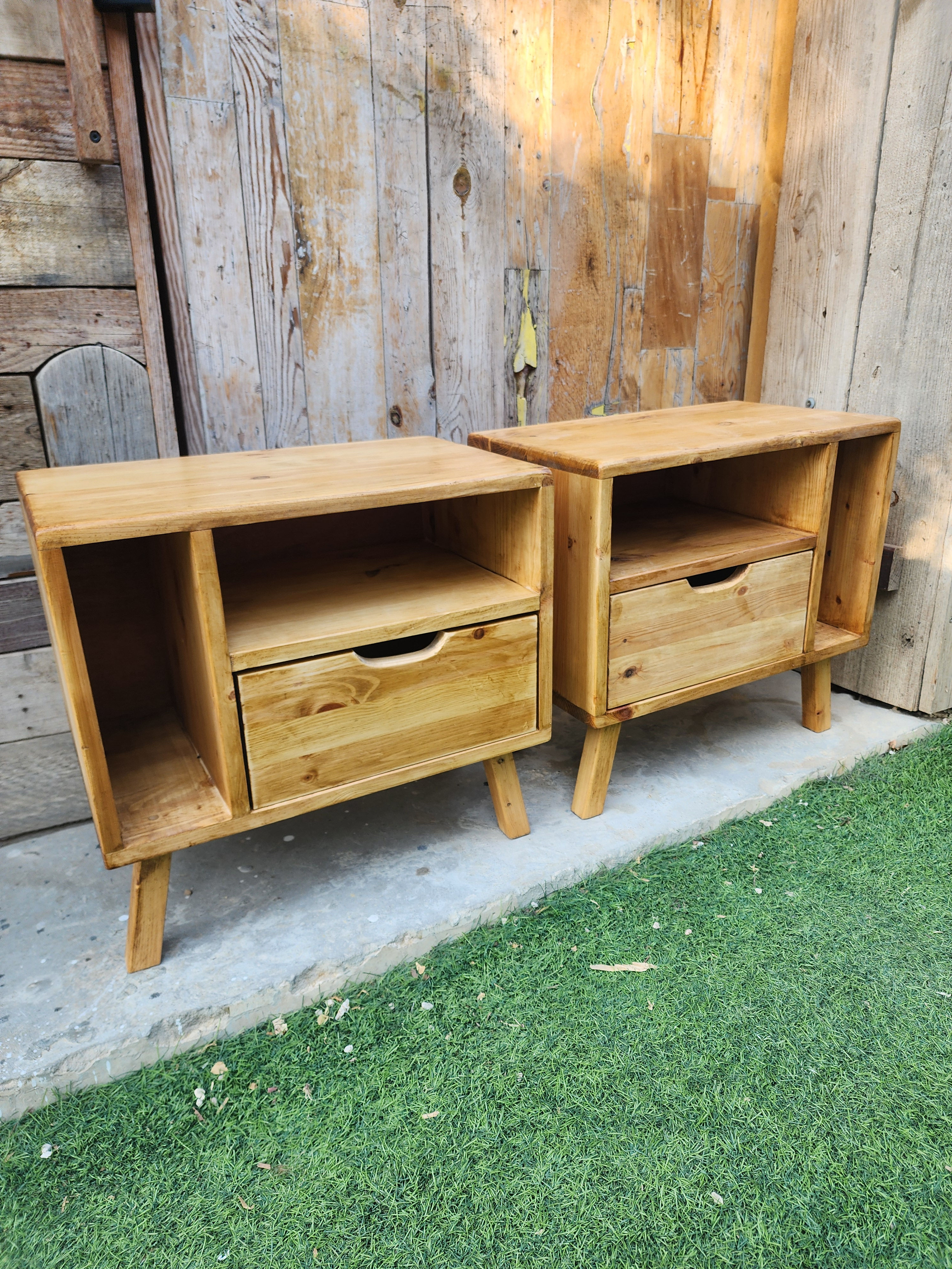 שידת לילה Read & Sleep