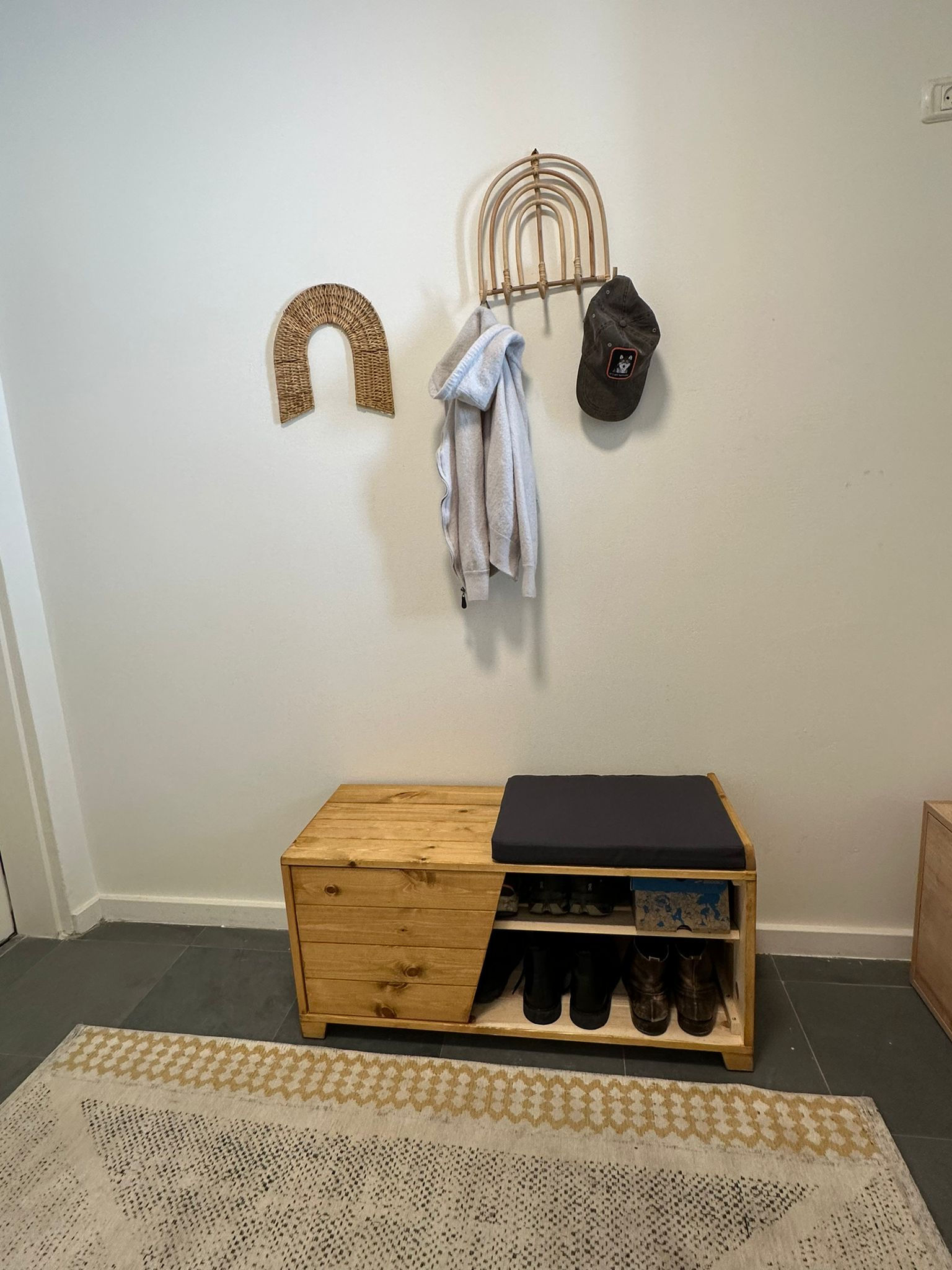 Medio - ספסל נעליים