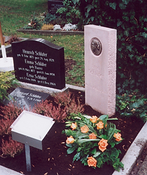 Erna Schlüter, Grab, Gertrudenkirchhof Oldenburg, Foto: Schlüter-Archiv