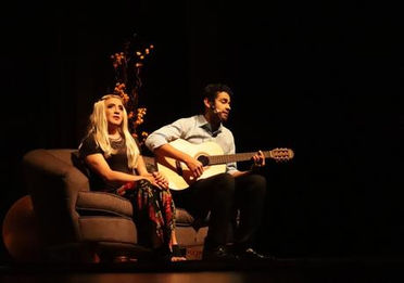 Uma mistura de teatro e cinema: Loucos de Amor volta aos palcos neste final de semana