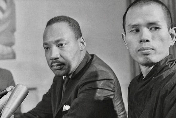 037-31-May-1966-Chicago-Sheraton-Hotel-TNH-with-MLK-PHOTO-unknown.jpg