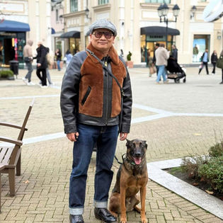 Training an aggressive dog in a shopping mall in Vancouver
