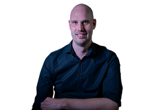 Porträt von Alexander Thesing, Mitarbeiter von comevis