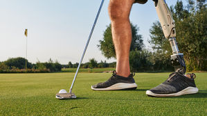 putt avec une jambe méchanique