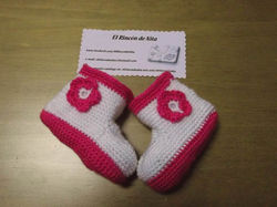 botas fucsia y blanco