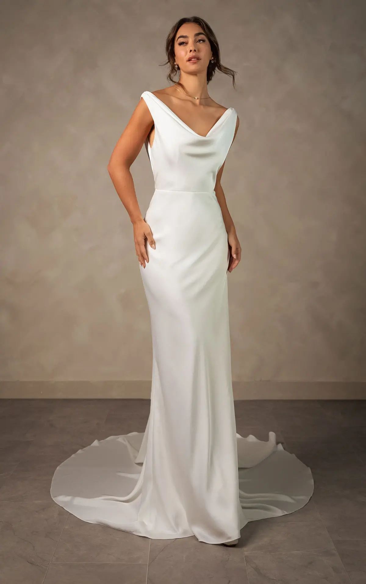 Essense of Australia- D4574, size 10 ($2000-$2200)