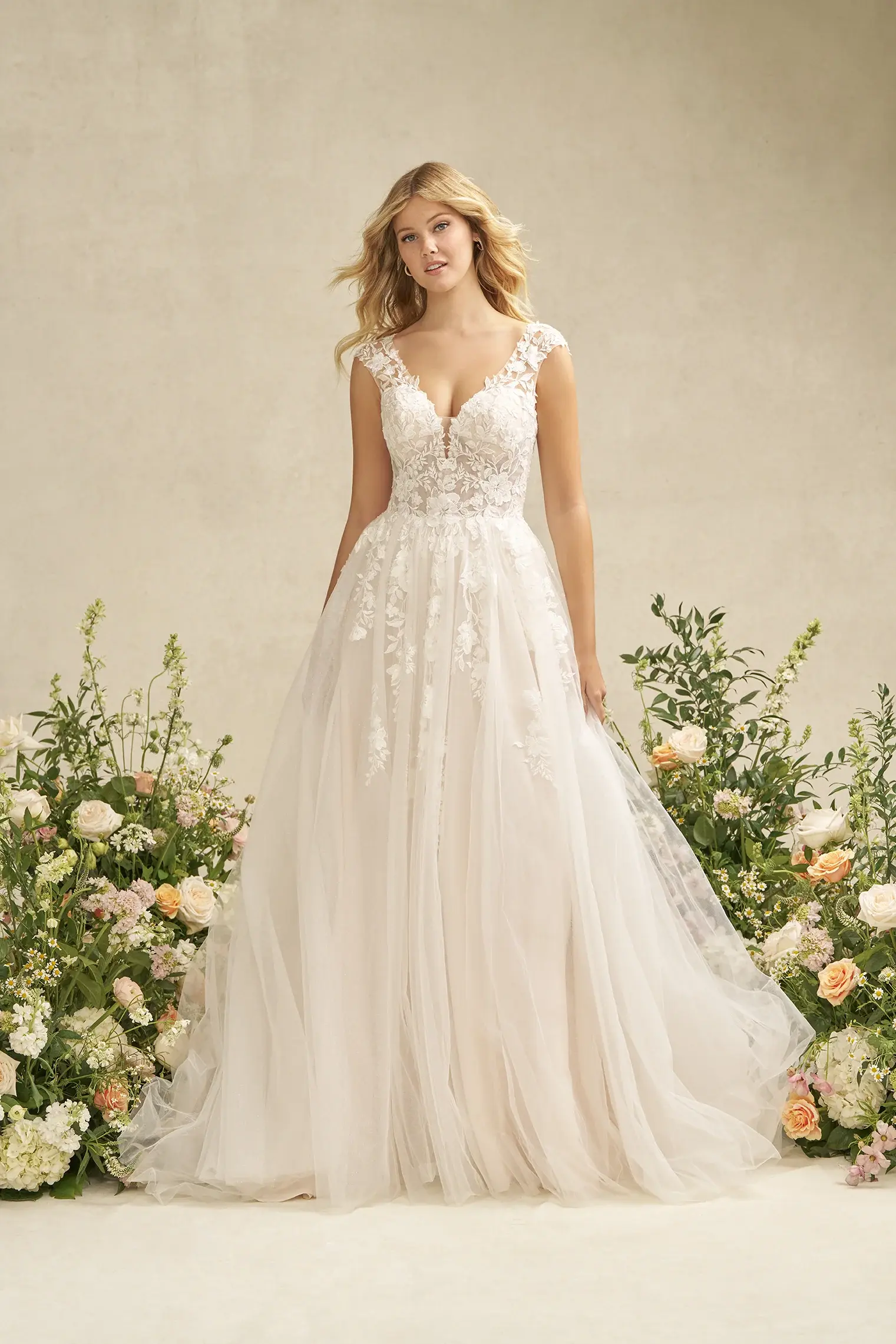 Allure romance- R3903 ($1800-$2000)