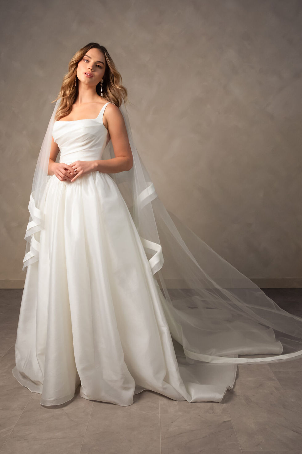 Thumbnail: Essense of Australia - D4484 ($2600-$2800), size 12