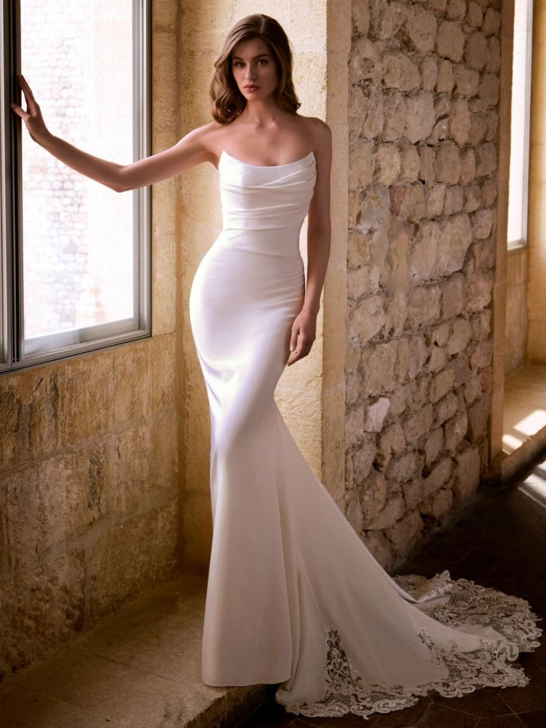 Etoile - Garlande, size 12  ($2100-$2300)