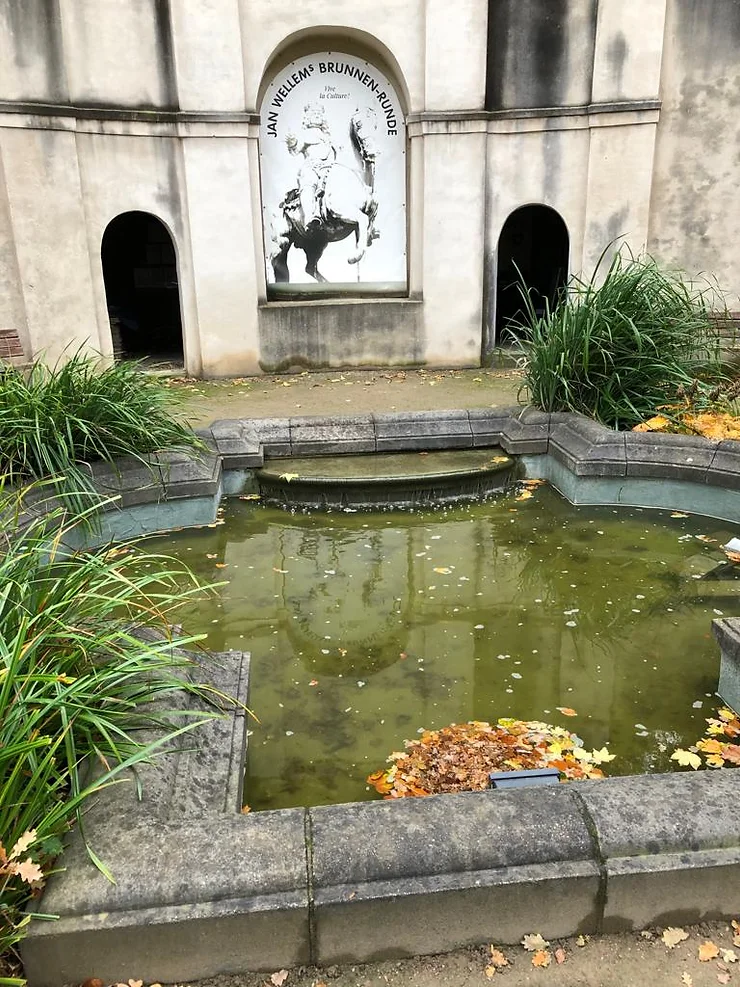 Bild vom Brunnen