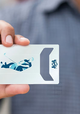 Soporte promocional Holdercard para smartphone mostrando uso repetido, intercambio y ampliación del alcance de marca
