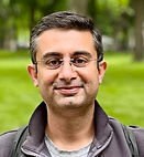 अर्जुन का नाटक जगत से परिचय स्कूल के आरंभिक दिनों में ही हो गया, और तब से उनकी सुरुचि इस में बनी रही है. स्कूल और कॉलेज के दिनों में कई नाटकों में अभिनय के अतिरिक्त, उन्होंने दूसरे विश्वविद्यालयों के लिए नाटक निर्देशन का काम वृत्ति के लिए पहली नौकरी के रूप में किया। उनकी पसंदीदा पेशकशों में 'एक रुका हुआ फैसला', 'पार्क', 'रात ये बाकी है', तथा 'मरणोपरांत' शामिल हैं. अर्जुन को एक राष्ट्रीय टीवी चैनल के लिए दो हिंदी लघु फिल्मों में काम करने का अवसर भी मिल चुका है. 'बल्लभपुर की रूपकथा' प्रतिध्वनि के साथ अर्जुन का पहला अनुभव है.
Arjun got introduced to theatre and acting pretty early during his school days and fell in love with it. Apart from acting in numerous plays during school and college, he directed plays for other universities as his first paid job. Some of his favorite performances have been Ek Ruka Hua Faisla, Park, Raat Yeh Baaki Hai, and Marnouprant. Arjun also had the opportunity to act in two Hindi short films for a national TV channel. Ballabhpur Ki Roopkatha will be Arjun's debut with Pratidhwani.