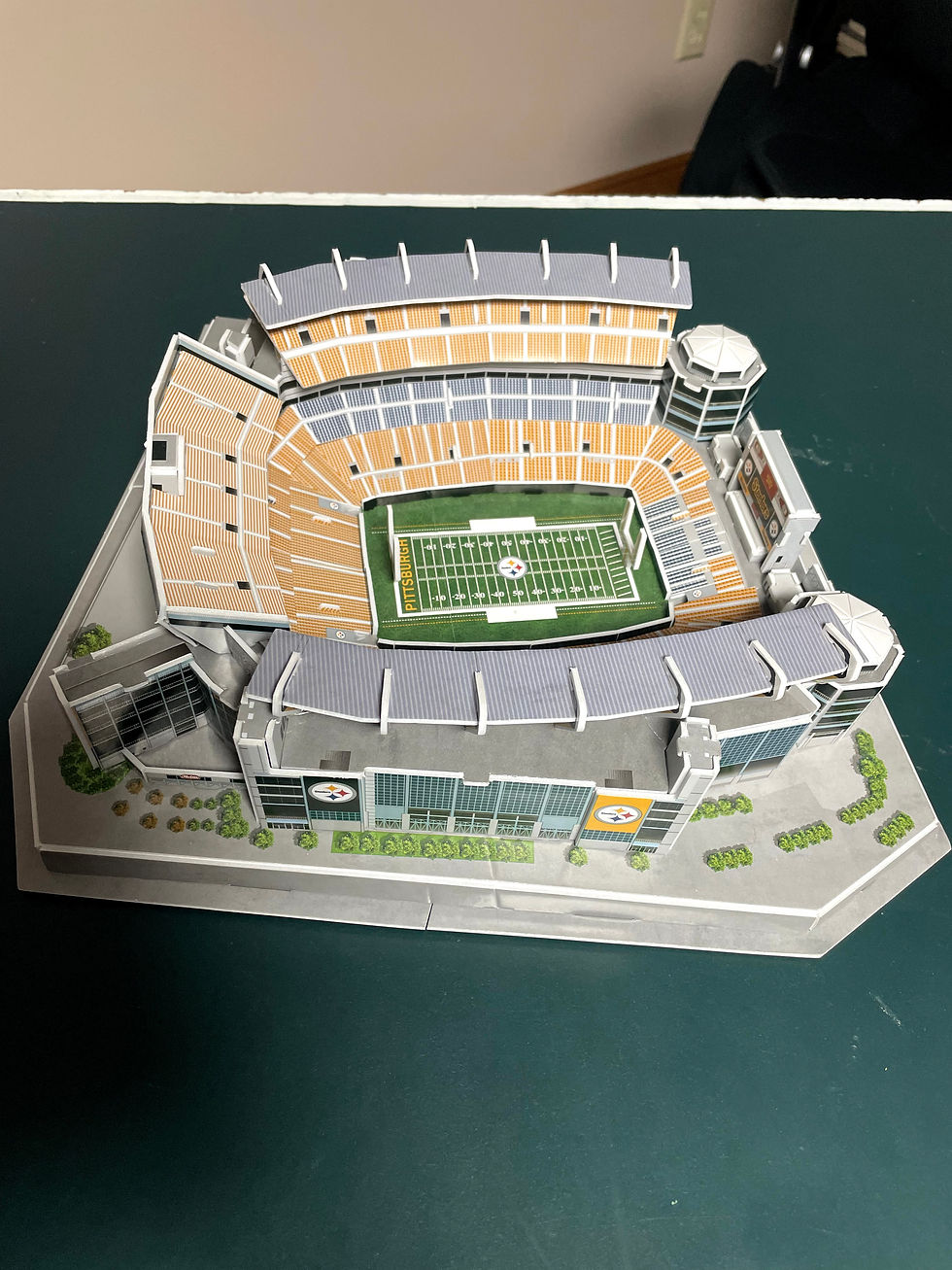 תמונה ממוזערת: Pittsburg Steelers Replica Stadium with LED Lights