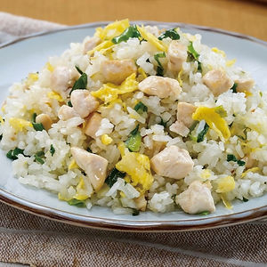 144. Gebakken rijst met kip / Riz sauté au poulet