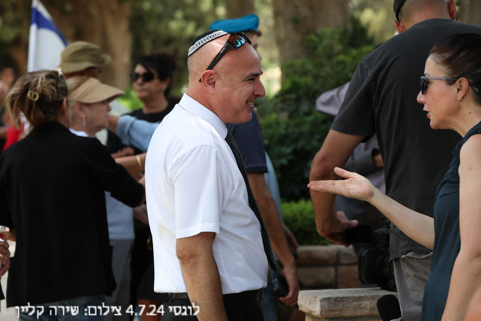 לוגסי-8899
