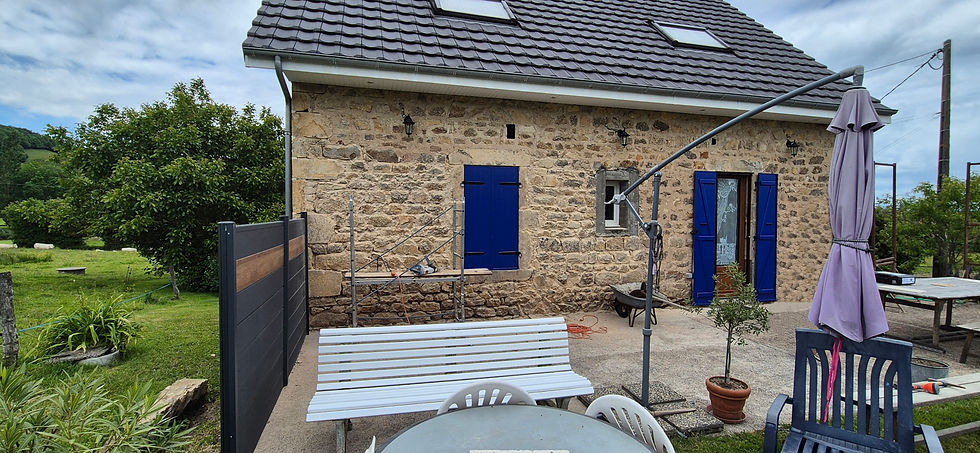 🏡 Fabrication & pose d'une toiture en aluminium RAL 7016 sur mesure sur la commune de Montmort