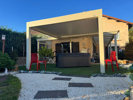 ☀️ La pergola bioclimatique : votre alliée confort et design !