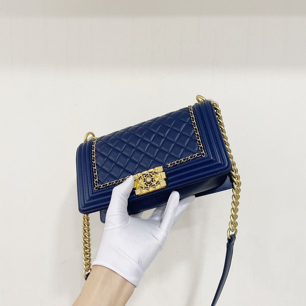 Thumbnail: CHANEL Boy medium bluexghw calfskin 藍金牛皮 菠蘿扣