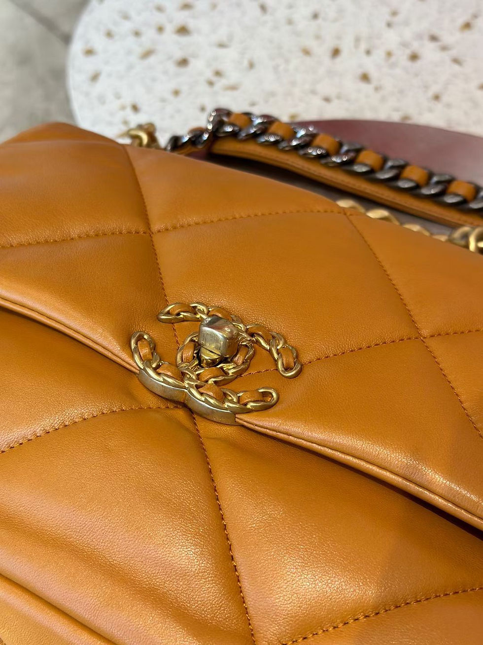 Thumbnail: CHANEL 19 medium/large 30cm lambskin 淡棕色羊皮