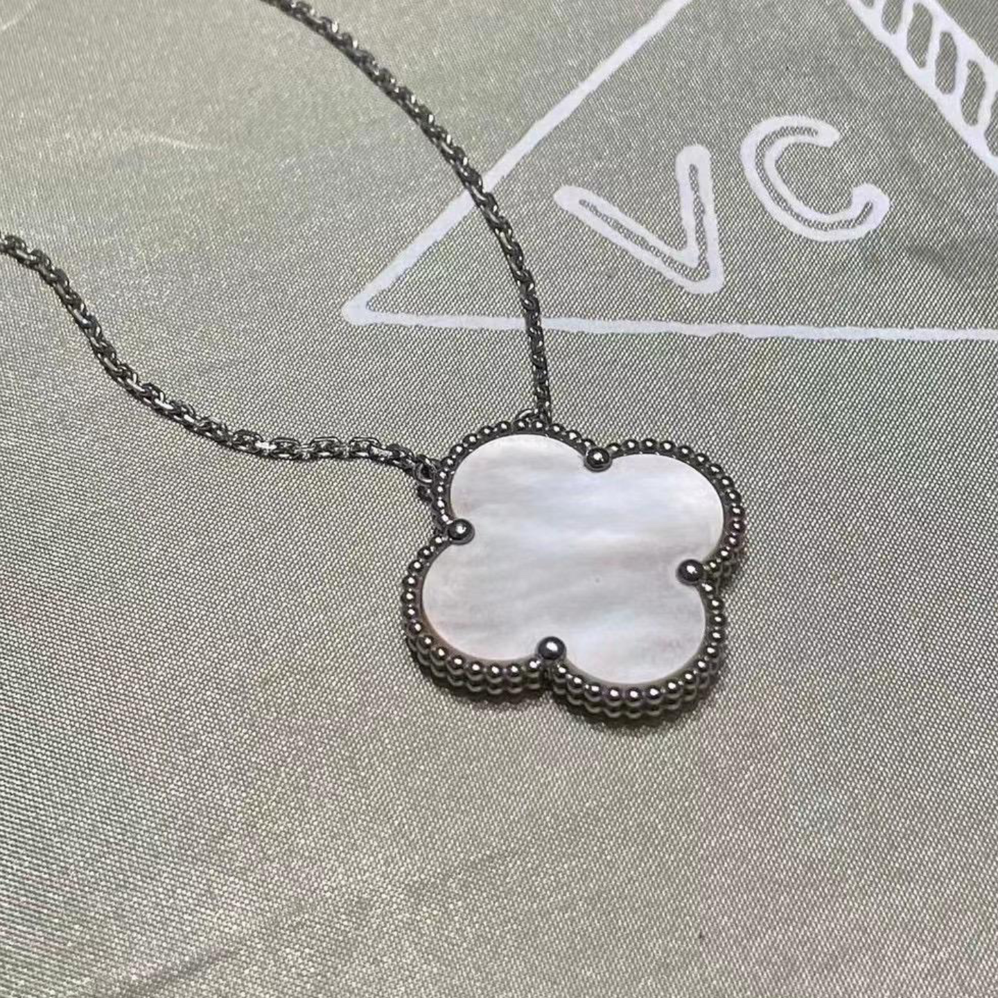 VCA necklace magic size 白貝母