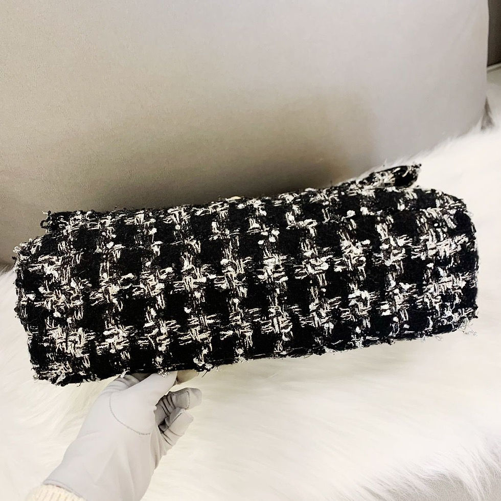 Thumbnail: Chanel 19 Maxi 36cm tweed