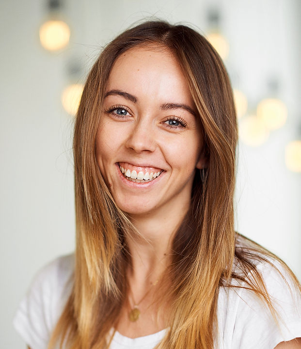 Portræt af Sheila, konfliktmægler og konsulent, der arbejder med ledersparring, procesfacilitering og konflikthåndtering