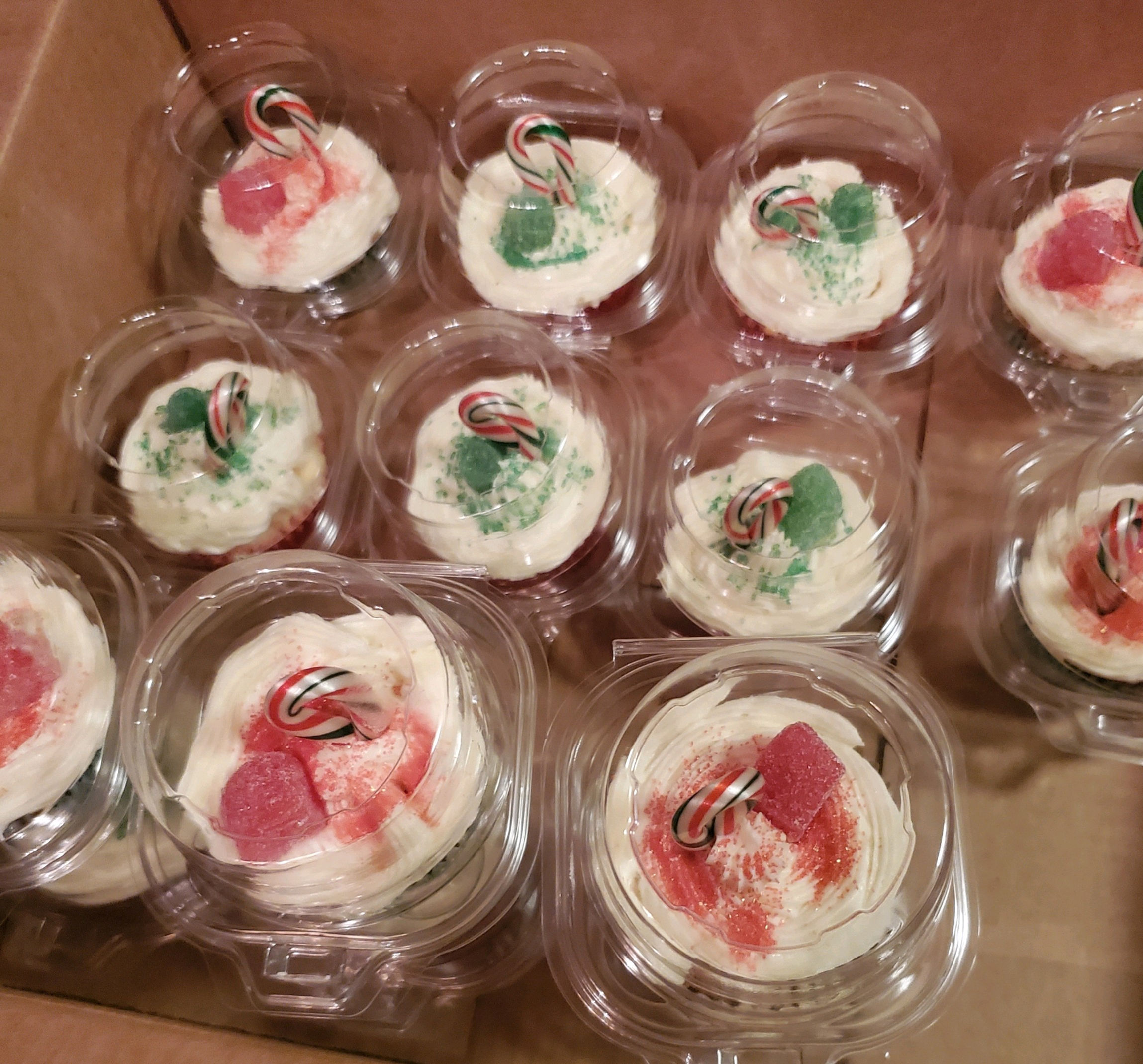 Dozen Themed Cupcakes (12)