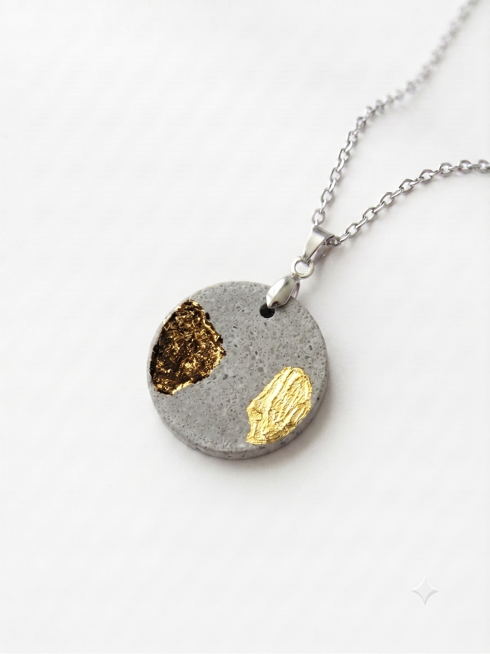 Betoniqua Anhänger aus Gold – Anhänger "Orbita Gold" – Rundes Design mit edlem Glanz – Bild 1/3