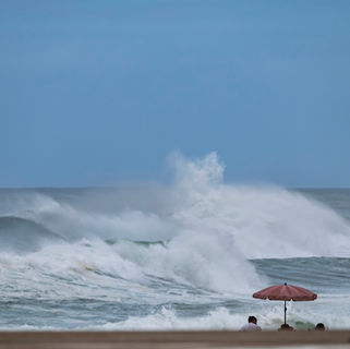Plage, Océan - Pyrénées Atlantiques - Tourisme de masse - Baigneurs-euses - Été - Station balnéaire - Vagues - Consommation - Surconsommation