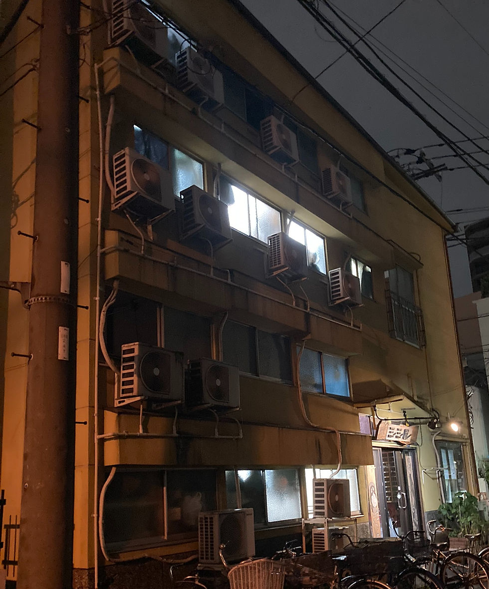 12:山谷ドヤ街の室外機(著者撮影)